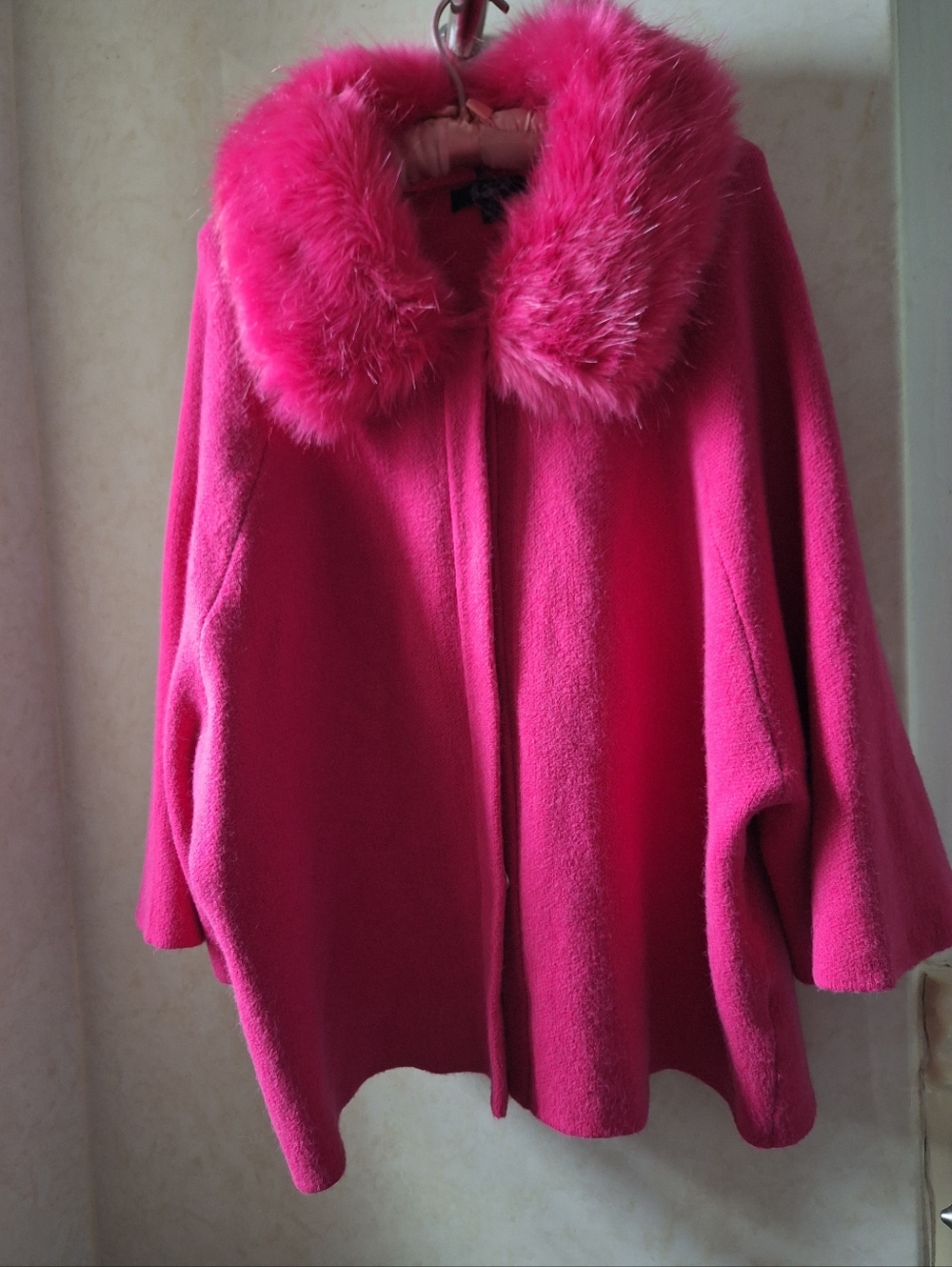 Hot Pink Mod Sweater XL Faux Fur Collar